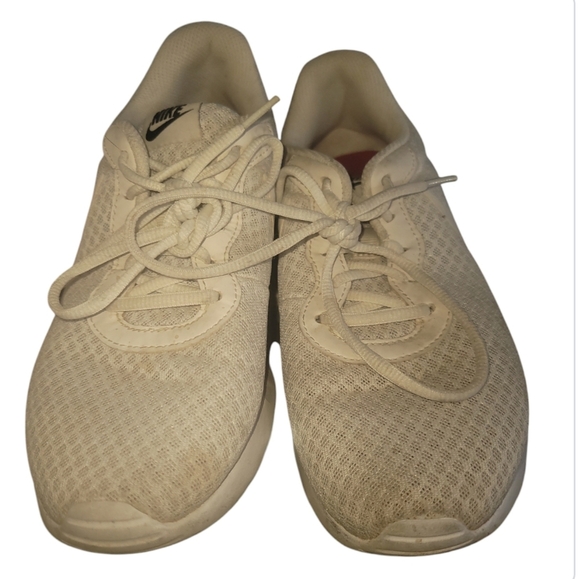 Nike Tanjun white athletic shoes 8 - Picture 4 of 8